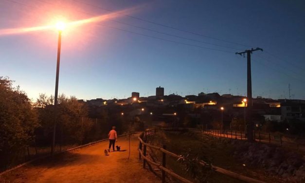 Paseo iluminado por primera vez