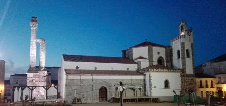 Iluminación en la Plaza de la Constitución