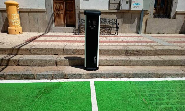 Zalamea de la Serena impulsa la movilidad sostenible con un nuevo punto de recarga para vehículos eléctricos gracias al Plan MOVES III